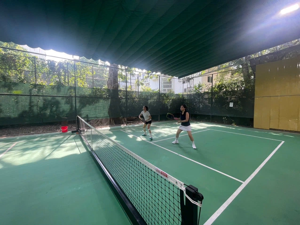 Sân Westlake Pickleball cung cấp đầy đủ dịch vụ