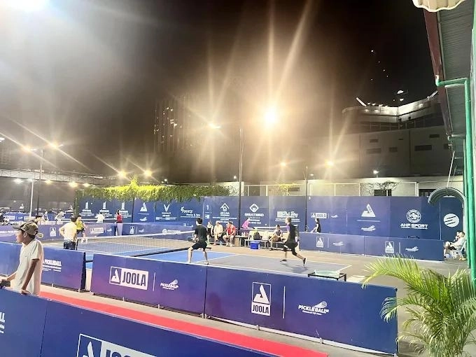 Hệ thống đèn tại sân zinka pickleball