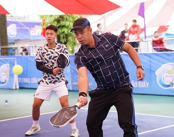 Lợi ích của việc xử lý những cú Slice của đối thủ trong Pickleball