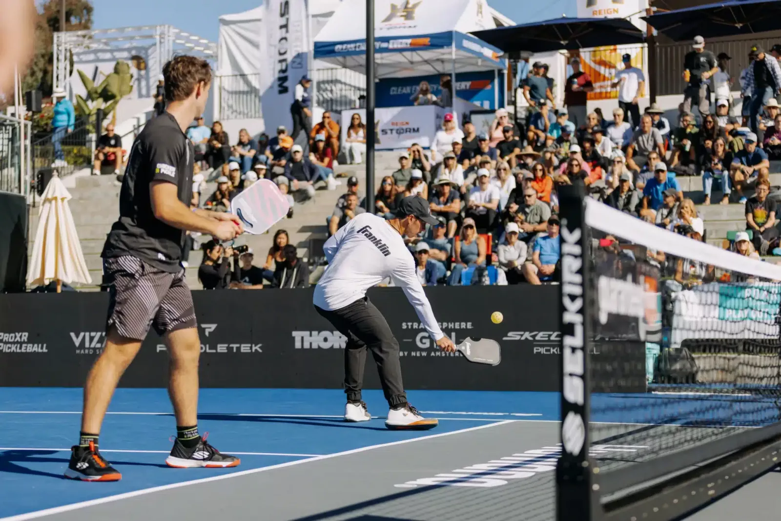 Trang phục và dụng cụ thi đầu trong điều lệ giải Pickleball