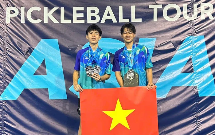 Lê Xuân Đức đặt huy chương vàng đôi nam giải Malaysia Open 2025
