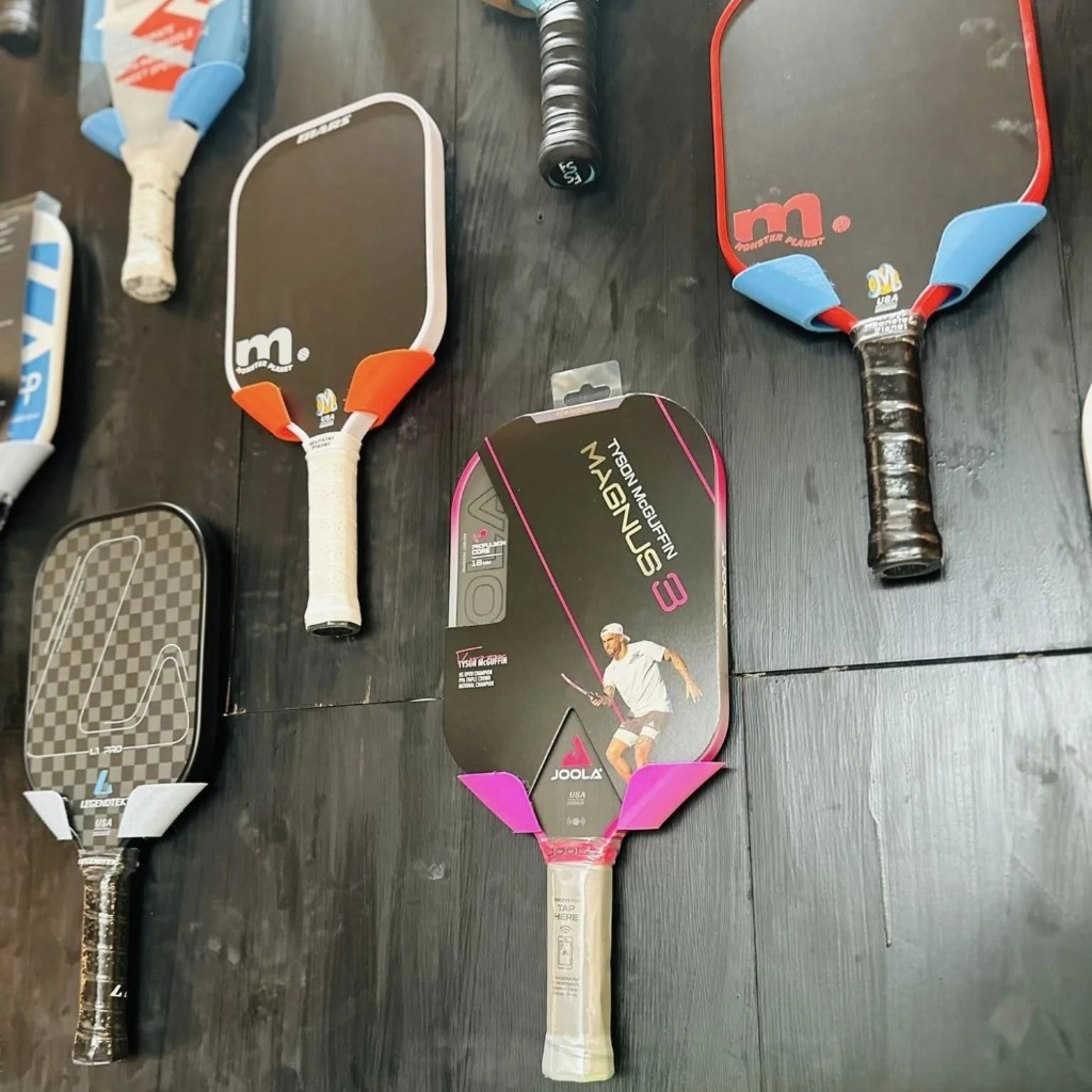 Móc treo vợt Pickleball