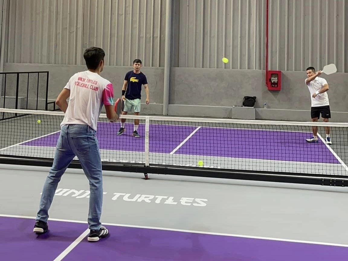 Sân Ninja Turtles Pickleball có dịch vụ máy bắn bóng