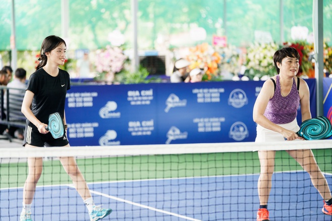 Tham gia đánh pickleball social giúp người chơi kết nối thêm nhiều bạn
