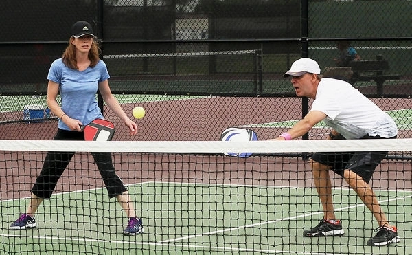 Lợi ích của việc né out ball bằng vị trí vợt trong Pickleball