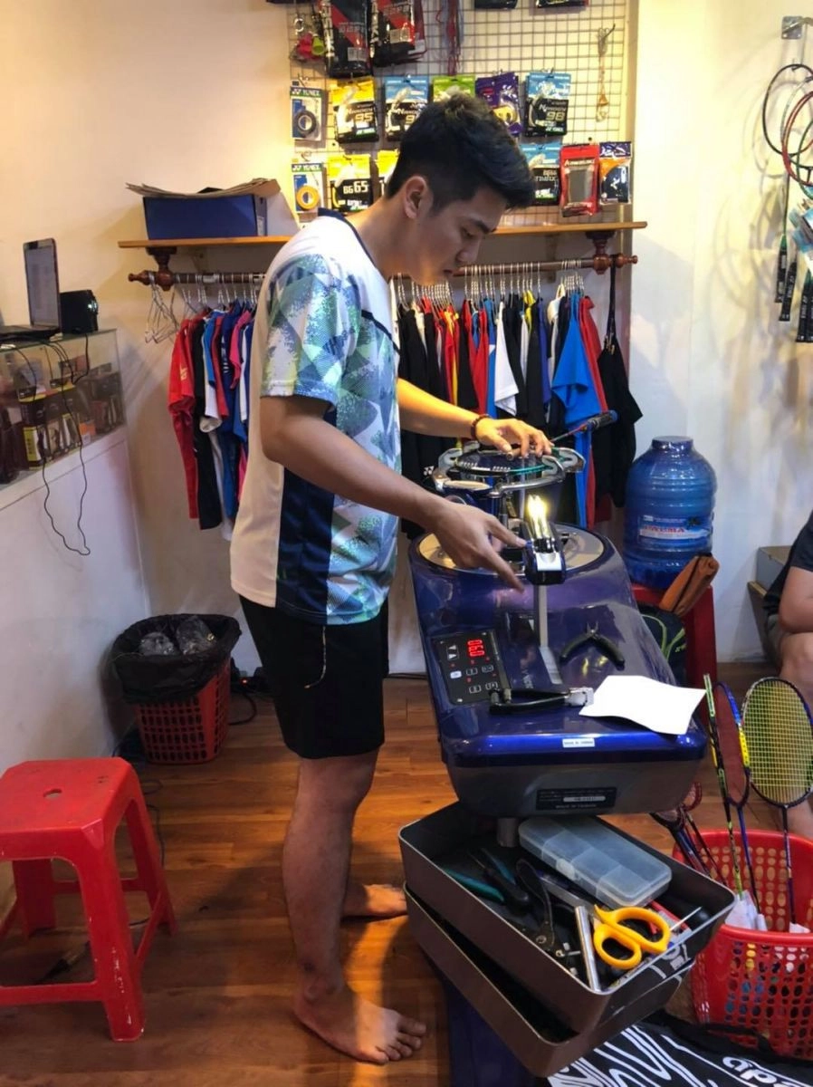 Căng vợt cầu lông ở Biên Hòa - Đồng Nai chuẩn chỉ nhất - VNB Sports Biên Hòa