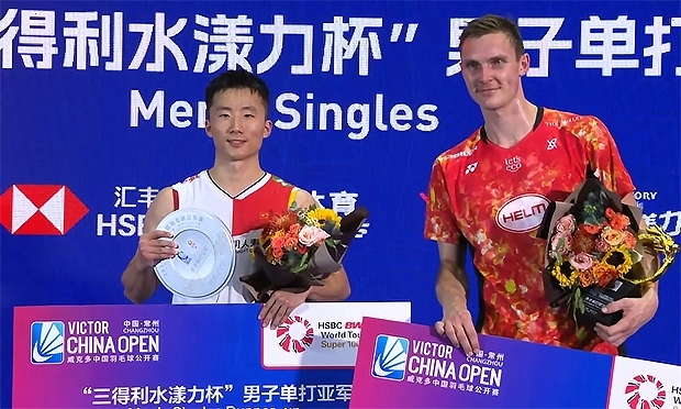 Tay vợt Iu GuangZu và Viktor Axelsen tại giải cầu lông trung quốc mở rộng