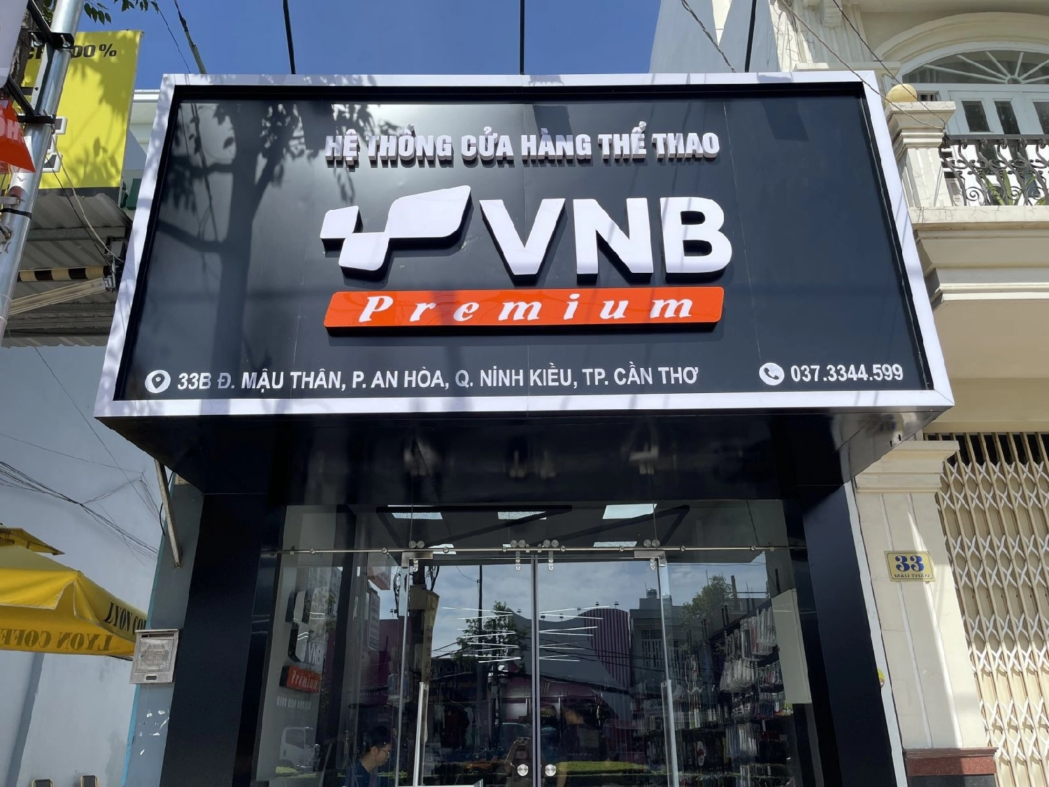 tổng quan bên ngoài của cửa hàng VNB Premium Ninh Kiều Cần Thơ