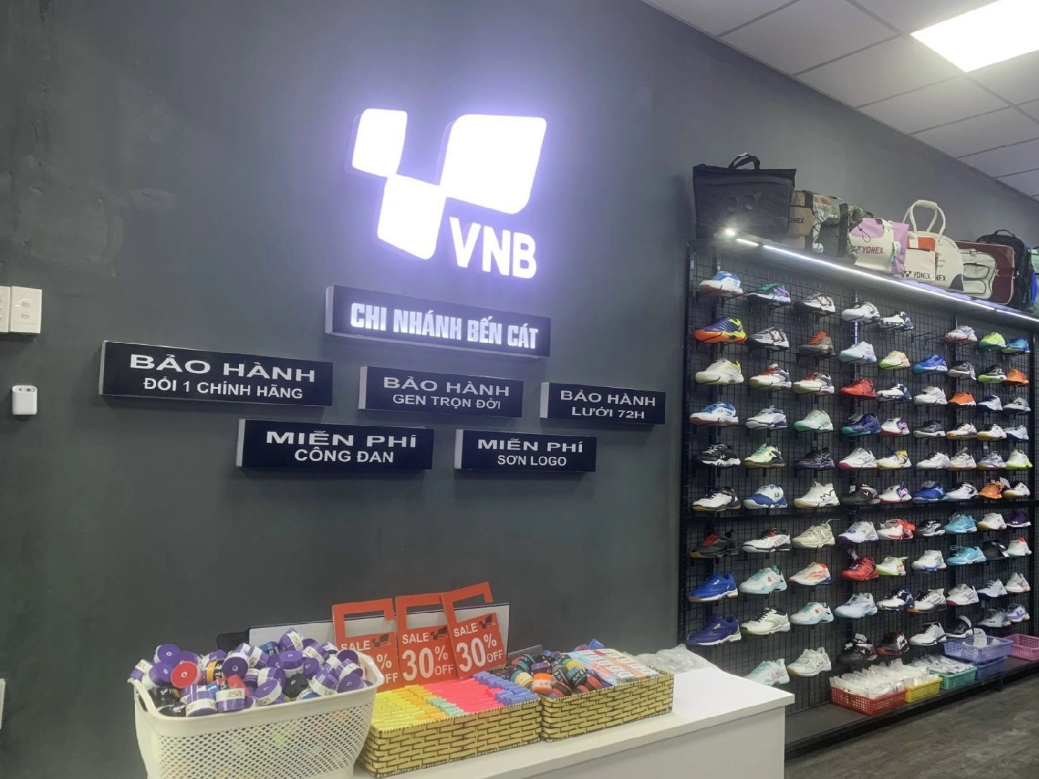 Khu vực thanh toán của VNB TP. Bến Cát