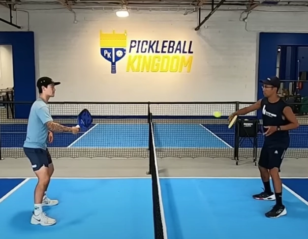 Kỹ thuật Volley trái tay trong Pickleball