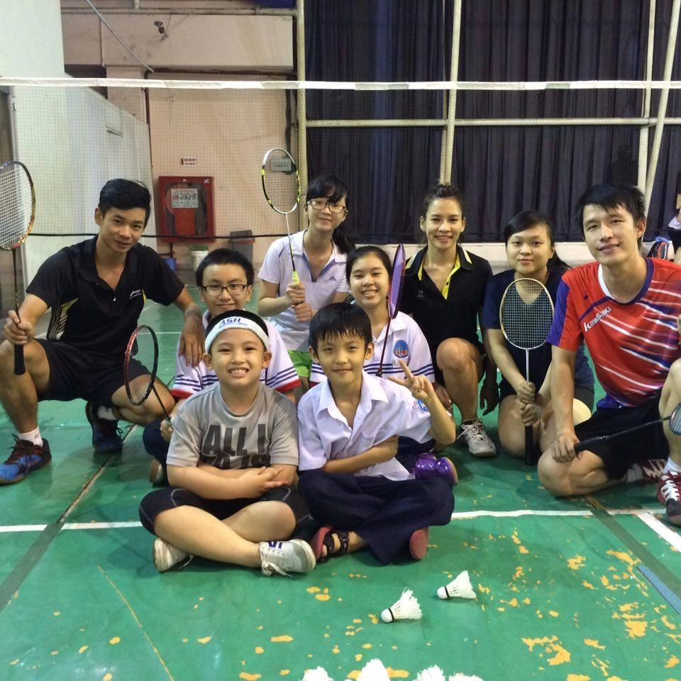 lớp học cầu lông cho trẻ em tại nhà thi đấu Phú Thọ