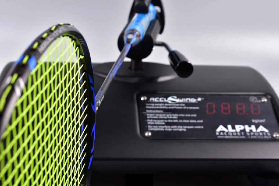 Swing Weight là gì và bạn hiểu như thế nào về trọng lượng khi vung vợt trong cầu lông ???