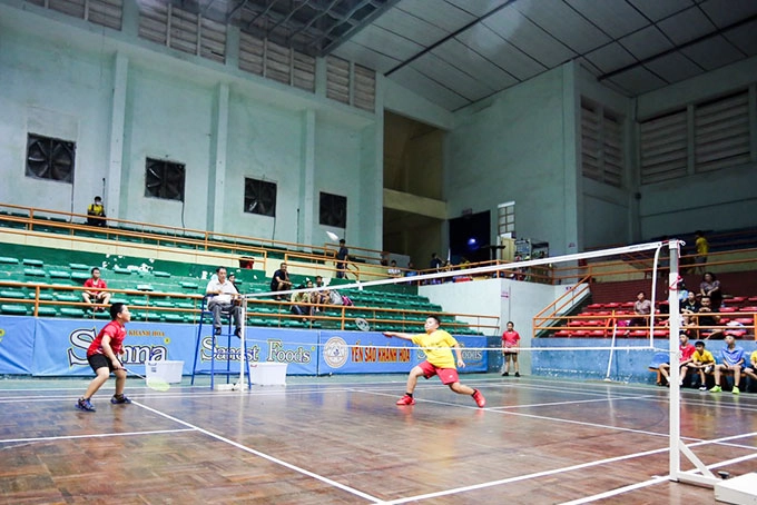 Sân cầu lông chuẩn thi đấu ở Nha Trang - Liên Đoàn Cầu Lông Khánh Hòa
