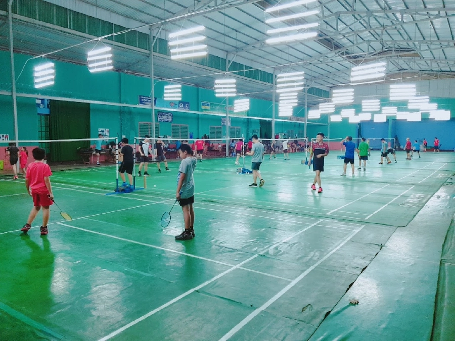 Sân đánh cầu lông ở Lâm Đông chuẩn chỉ nhất - CLB cầu lông Hoàng Phú Sport