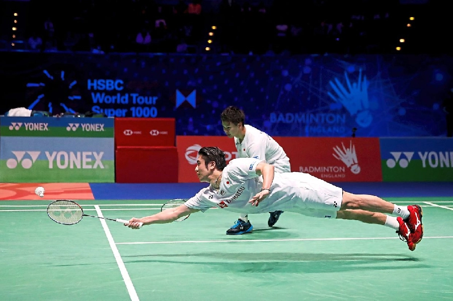 Top 5 bảng xếp hạng cầu lông thế giới 2020 đôi nam: Hiroyuki ENDO/ Yuta WATANABE - Yonex Astrox 100zz/ Lining Aeronaut 9000C