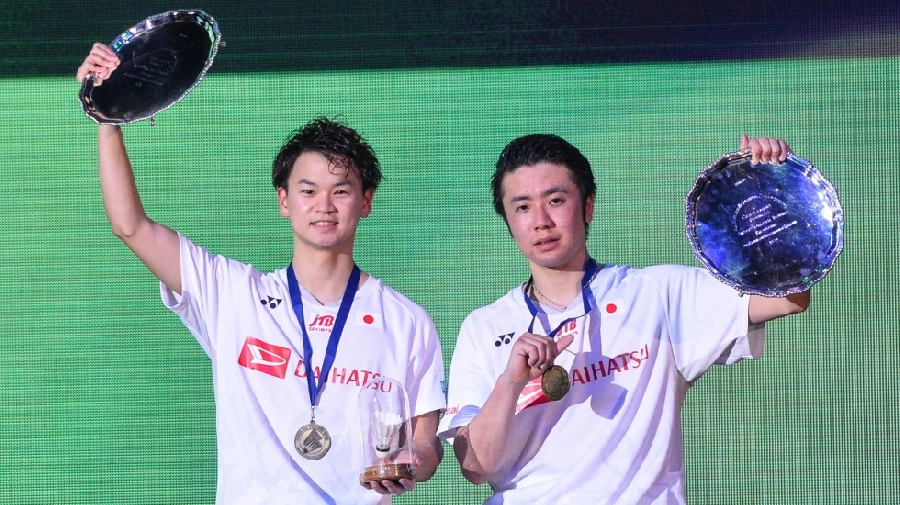 Top 5 bảng xếp hạng cầu lông thế giới 2020 đôi nam: Hiroyuki ENDO/ Yuta WATANABE - Yonex Astrox 100zz/ Lining Aeronaut 9000C