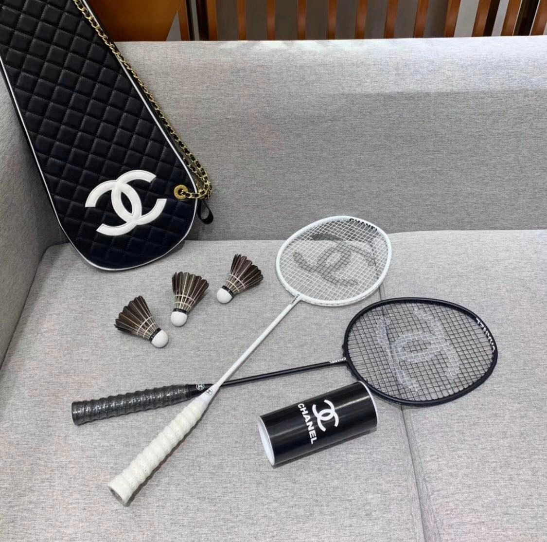 hình ảnh 2 mẫu vợt cầu lông Chanel