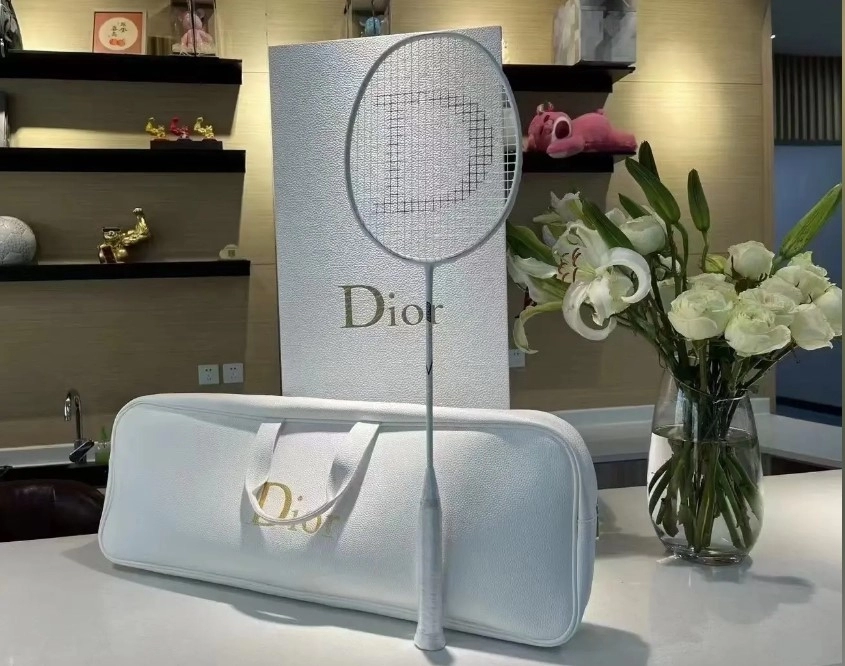 vợt cầu lông Dior màu trắng
