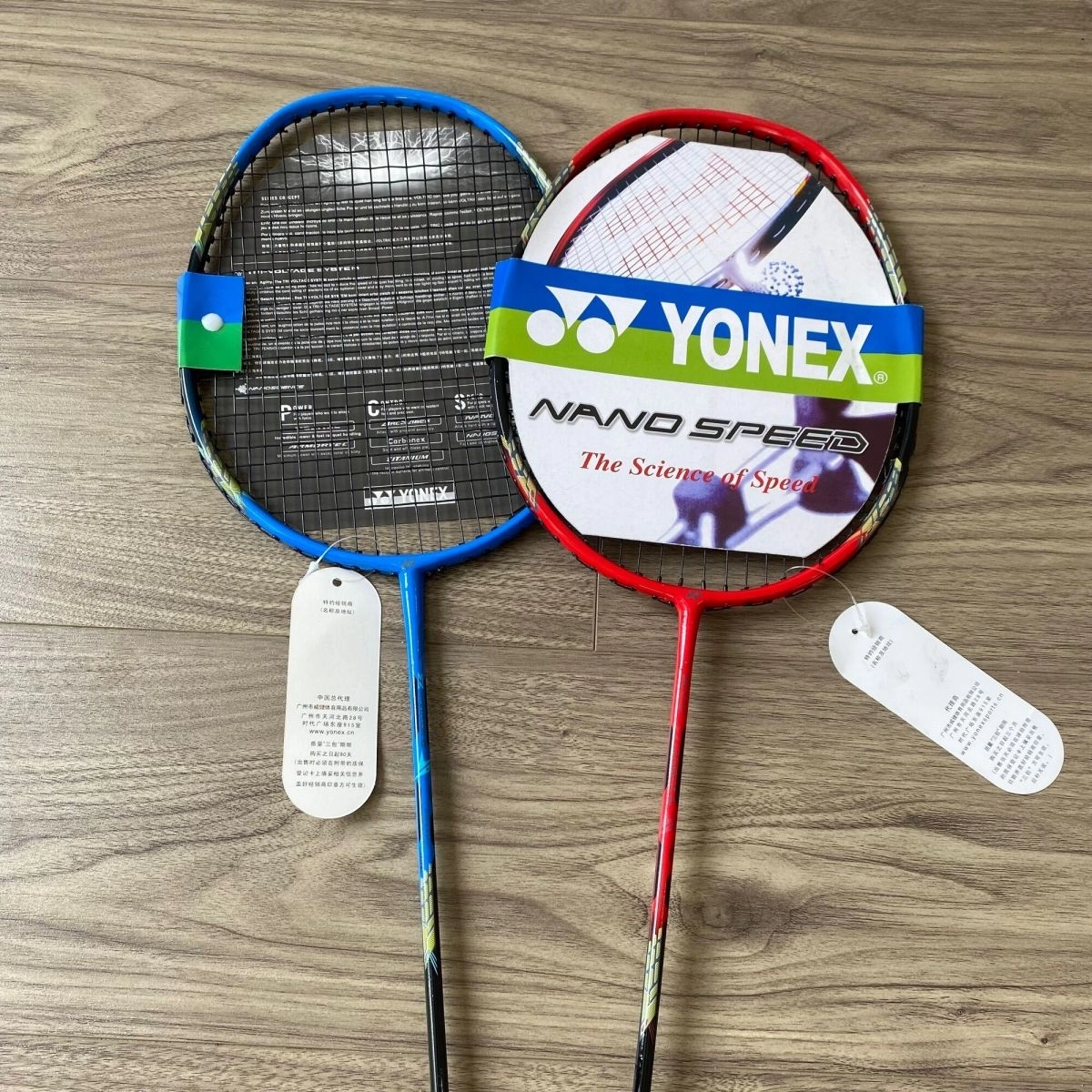 hai cây vợt cầu lông fake đượ làm tỉ mỉ